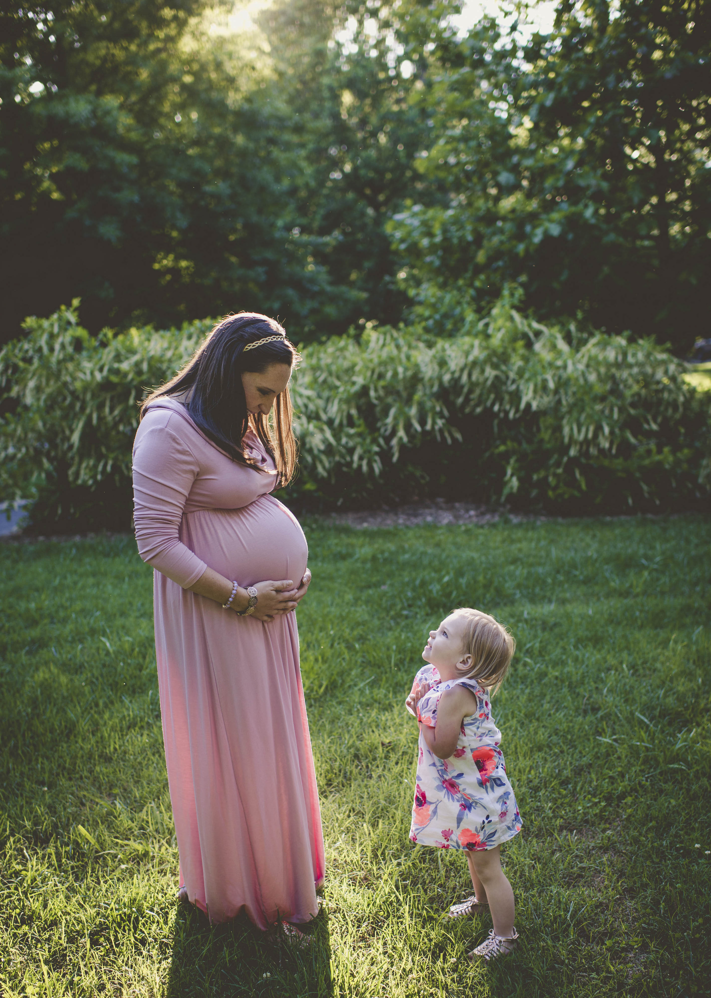 What to Wear for Maternity Photos - Jones Sweet Homes blog